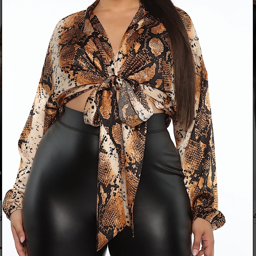 Wild Ride Tie Front Top -2x - Picture 2 of 4